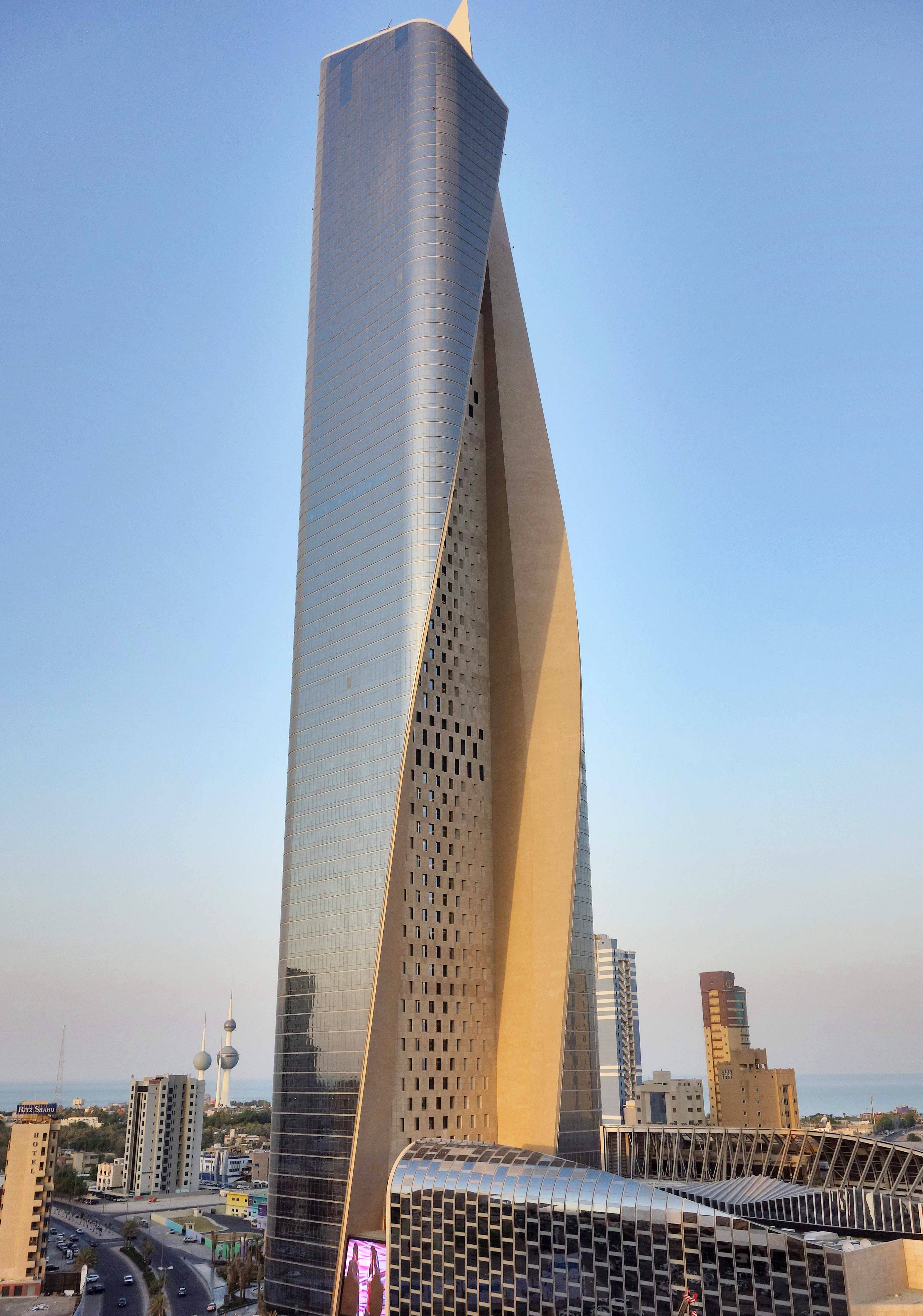 科威特第一高楼,412米个性之作,完美诠释了什么是前卫