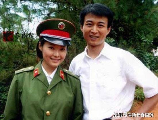 袁立前夫近照曝光,为人低调二婚娶娇妻恩爱幸福