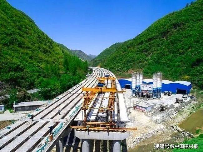 葛洲坝水泥高标准保供十巫高速公路建设