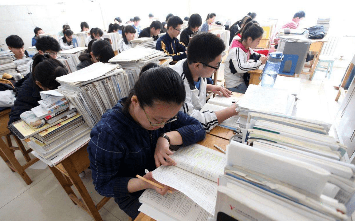 高中学习压力大要想高考成绩高应注意阶段性学习方式