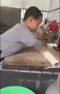 搞笑gif段子特地买了两幅车贴还有一副以后可能还用得上