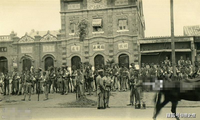 1917年张勋复辟,北京城满大街都是"讨逆军"