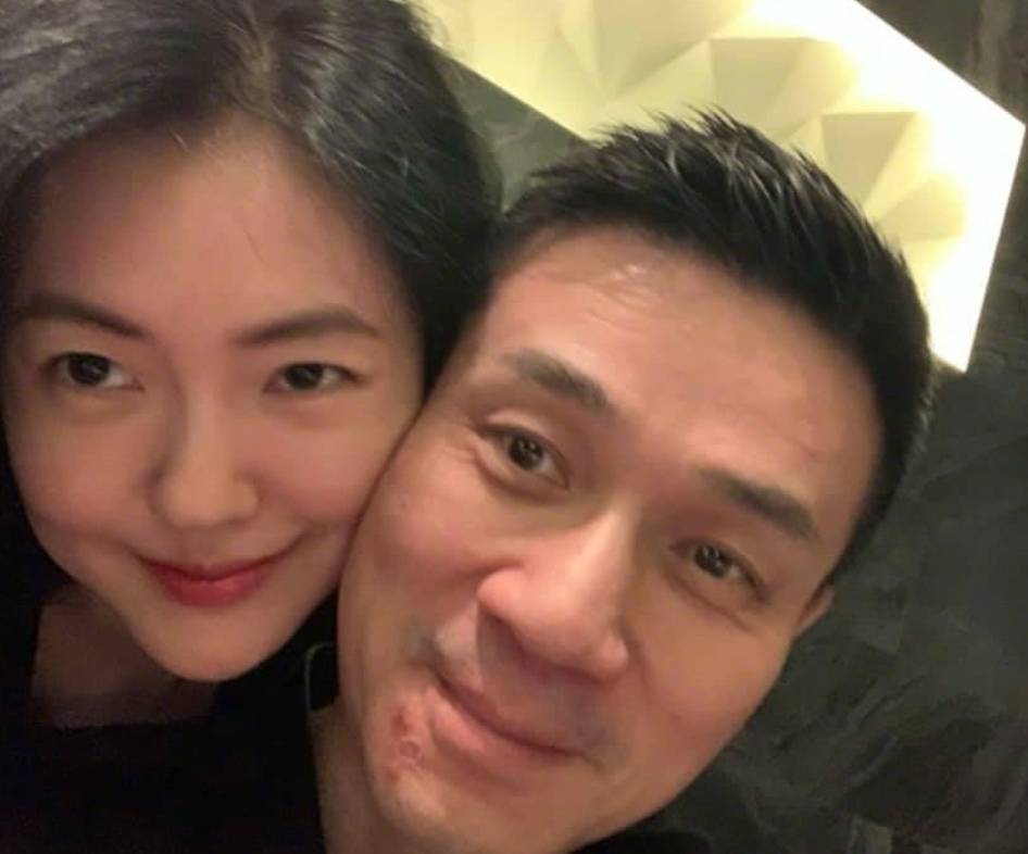 小s與老公同框似兩代人，女兒明明很醜卻說漂亮，丑到極致就是「高級臉」？ 娛樂八卦吃瓜 第3张