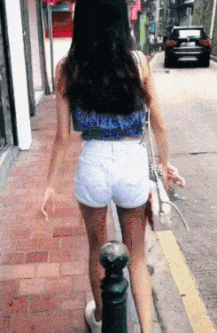 搞笑gif段子:走远一点,我一点都不喜欢你