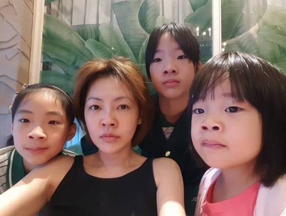 小s與老公同框似兩代人，女兒明明很醜卻說漂亮，丑到極致就是「高級臉」？ 娛樂八卦吃瓜 第5张