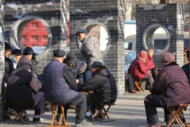 专家建议从小学到研究生缩短两年，使整个经济有新的劳动力进来
