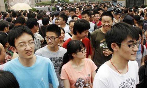 也不看阶级层次,千千万万的学子参加高考,就像千军万马过独木桥,真正