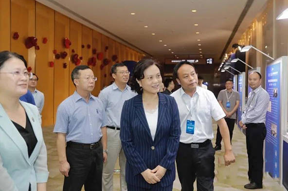 爱心助农老总_爱心简笔画(2)