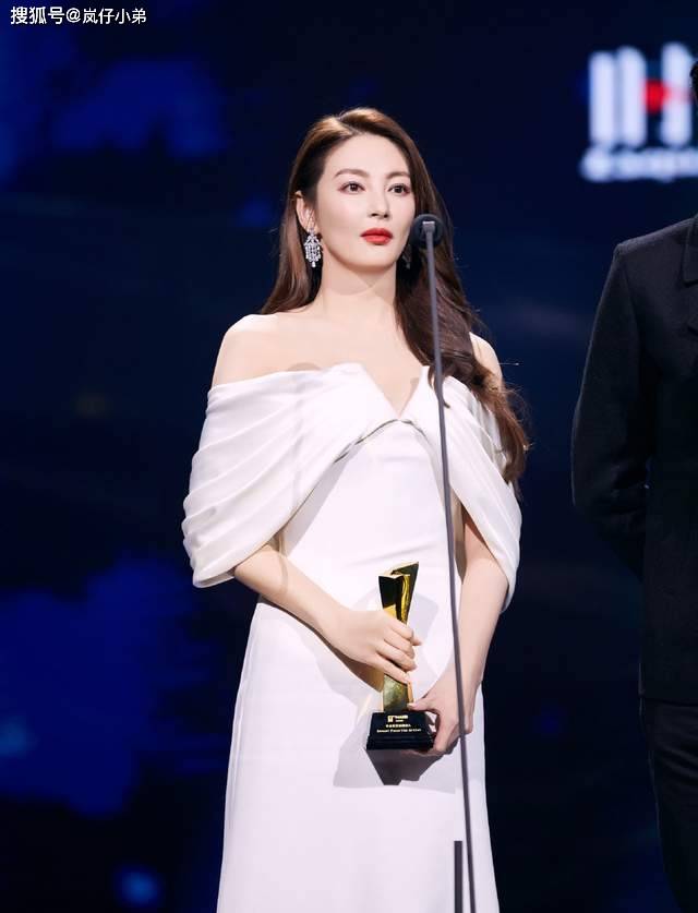 张雨绮面对黄圣依和蔡徐坤形成对比，一个变女