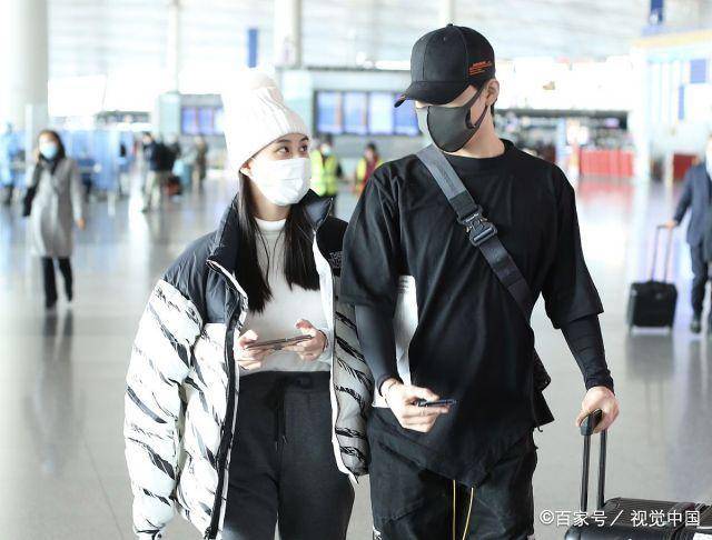 何超莲窦骁最新机场 0ba2e661d3ce4f4bbab899fed46c3bfe.jpeg