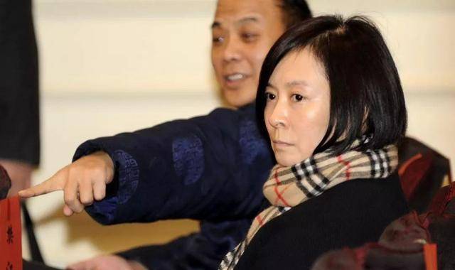 原创从"皮包公司"到第一经纪人,王京花凭什么,能得到圈内人的尊重