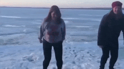 搞笑gif段子:妹子我还没有准备好呢?你怎么就掉下去了