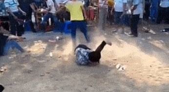 原创搞笑gif段子:如果有人给你介绍这样的女朋友,你敢接手不