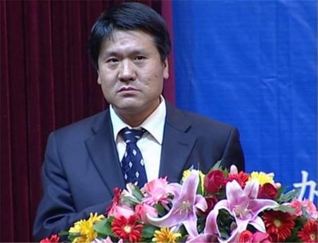 王福重:呼吁农民不要用收割机割麦,会污染