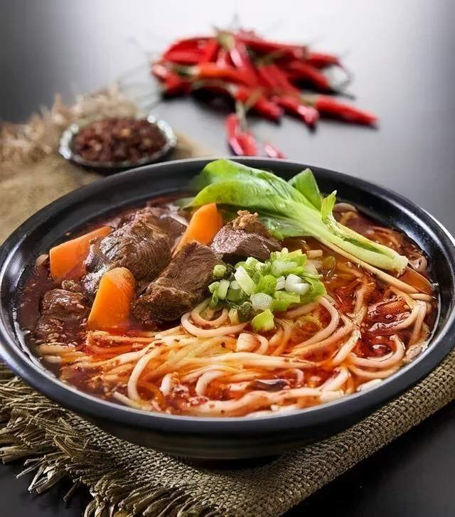 米粉是用什么材料做成的 967b3299537049aca3cd2c29f8b426bb.jpeg