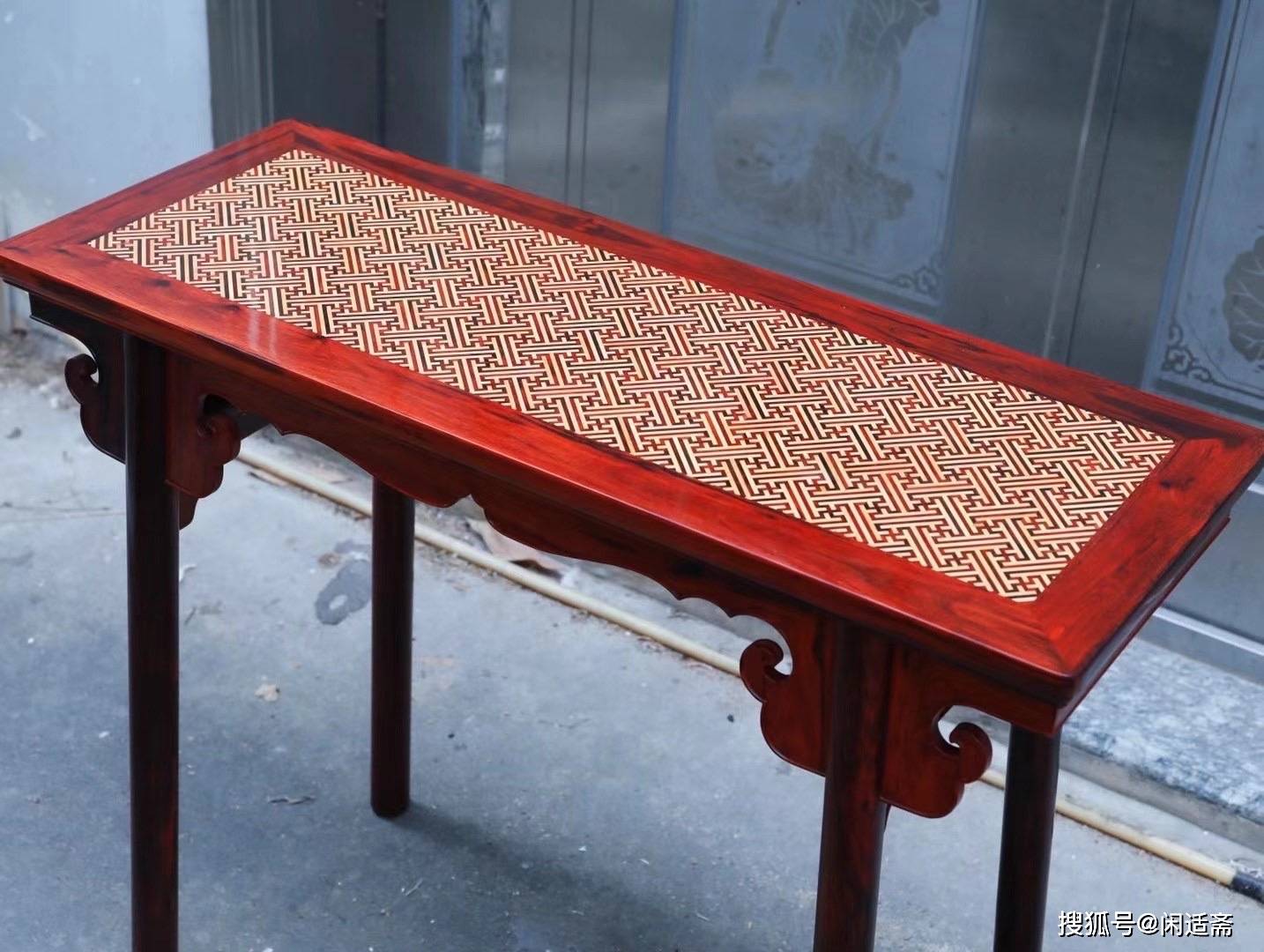 文房雅器,万字锦地纹,紫檀云头夹头榫平头案