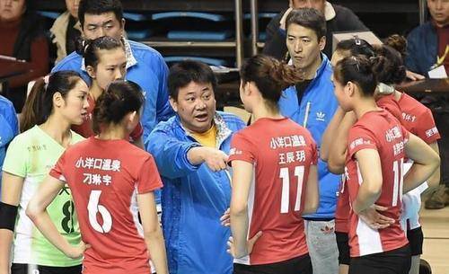2014-2015赛季天津女排正值核心二传魏秋月赴美手术,队内其他球员也是