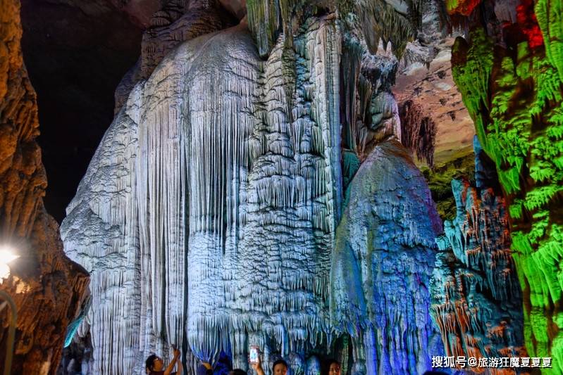 广西桂林的神奇溶洞，据说可保佑一世不缺钱，无数游客前来沾财气