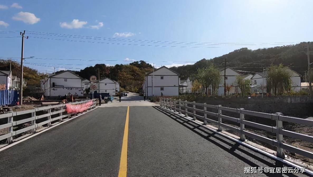 密云区实现乡村全部通柏油路
