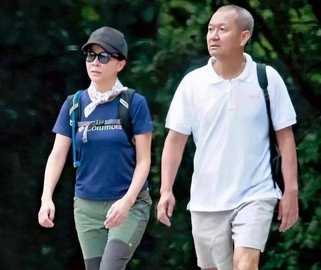 刘嘉玲关之琳30年恩怨情仇：争富商抢代言？闺蜜