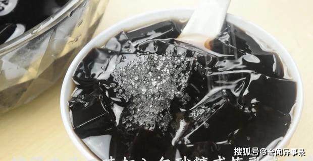 原创天健美食坊在家自制黑凉粉只需要2块钱就能做一大锅