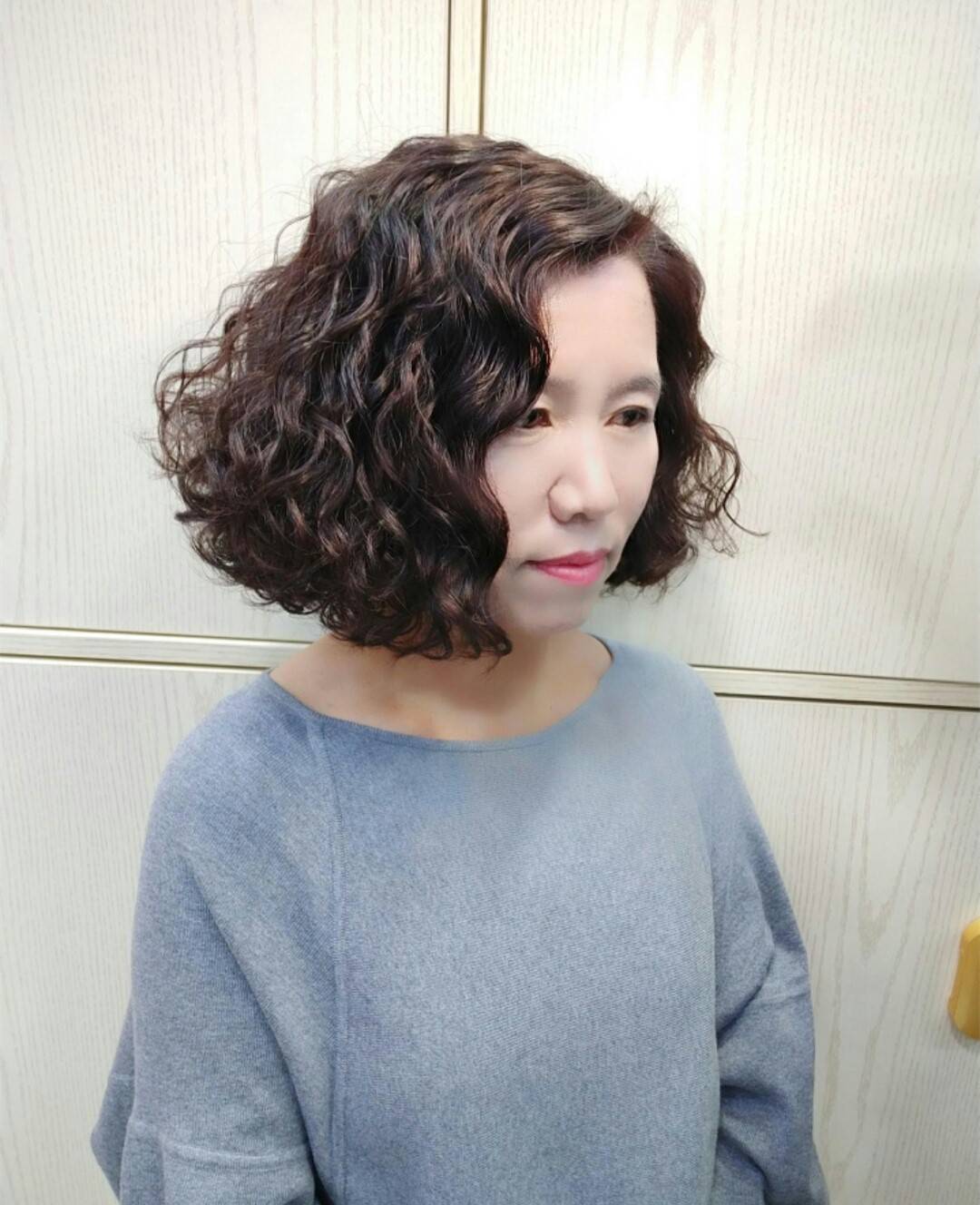 45岁剪什么发型好看,适合45岁女人的短发 原创女人过了45发型这样剪,洋气利落显年轻,温婉时尚有气质