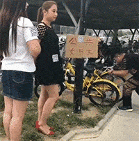 搞笑gif段子:爱跳舞的妹子到哪里都能发光_手机搜狐网