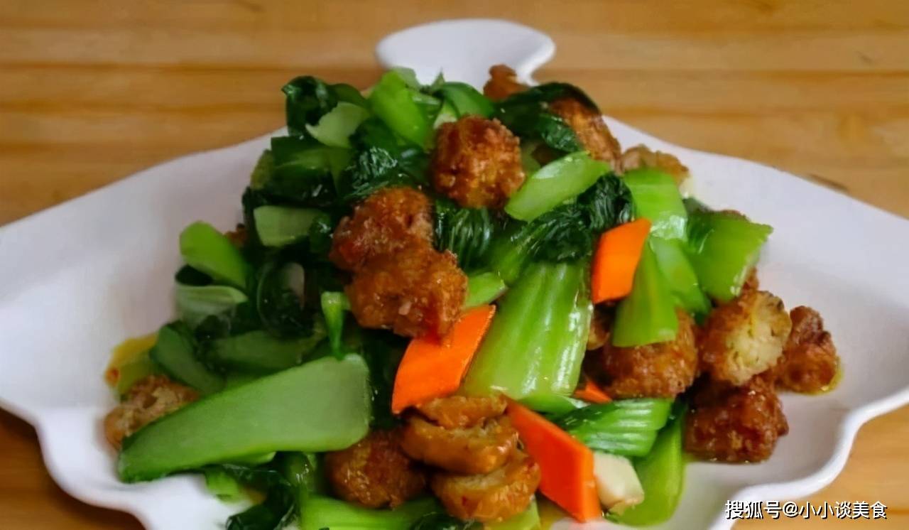 丸子炒青菜