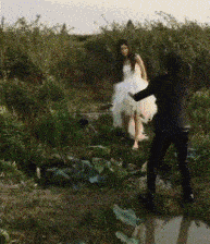 gif搞笑段子:单身久了,看自己都觉得迷人