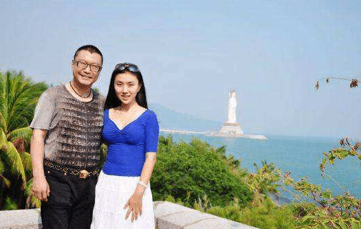 曾涉毒2次被捕，51歲尹相傑登台獻唱疑復出，小20歲女友比於文華還漂亮！ 娛樂八卦吃瓜 第7张