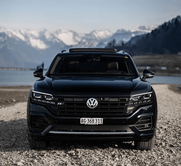 大众旗舰suv途锐,与q7卡宴同平台打造,搭载3.0t v6