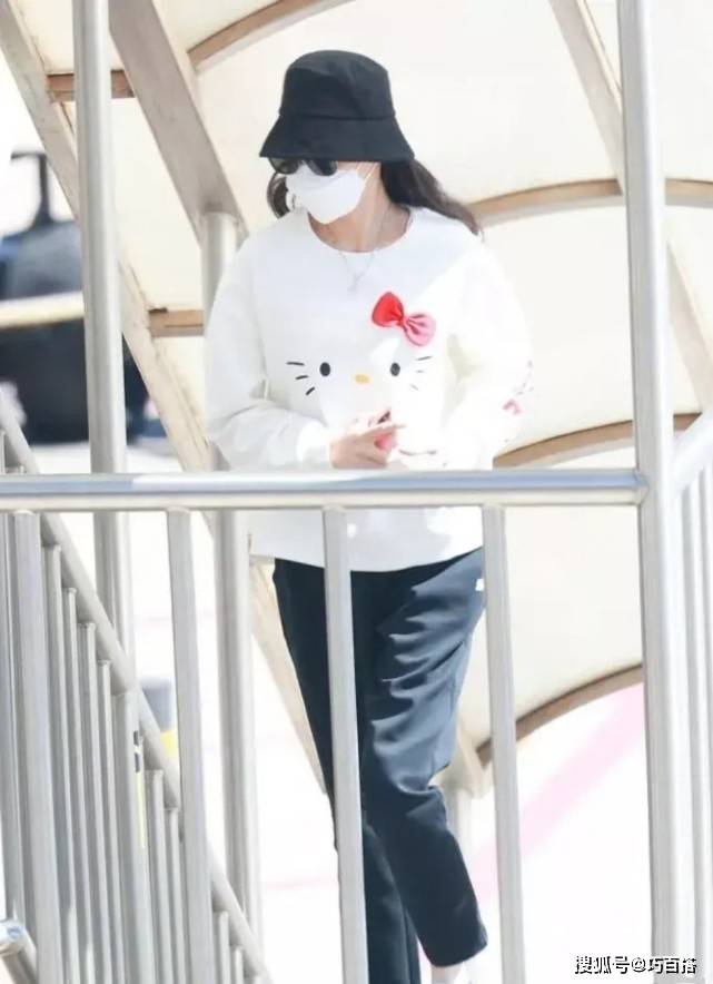 原创唐嫣穿搭总是在"腰"上下功夫,既能秀小蛮腰又能凹大长腿,真绝