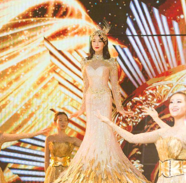 宋茜金鹰女神造型翻车!把热巴送上热搜,赵露思还疑似手滑点赞