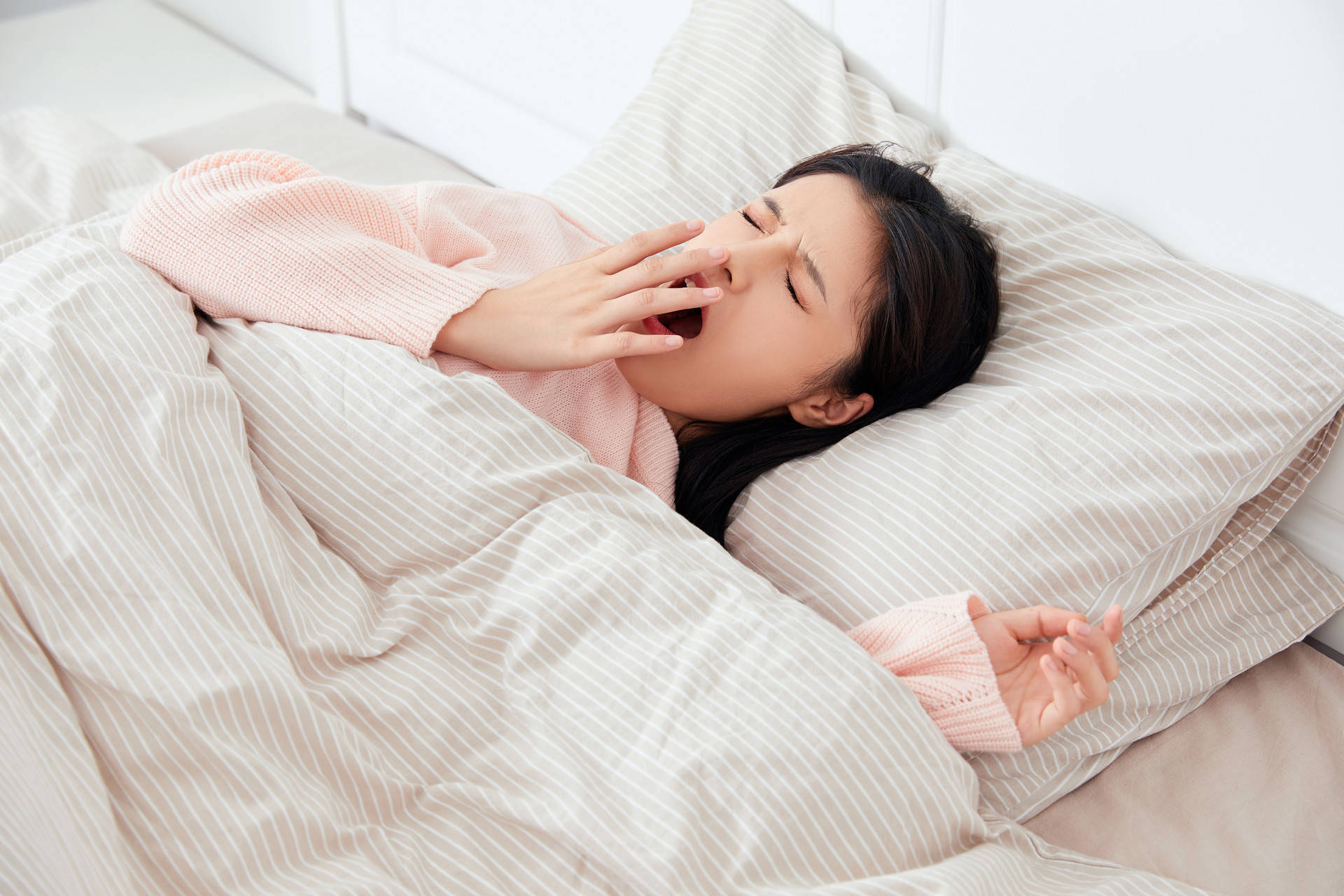 天气冷总是睡不够觉如何做好睡眠管理是这个冬天不冬眠的关键