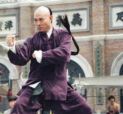 其父霍恩第以保镖为业,是燕青拳(又称秘宗拳)掌门人,秘踪拳第六代传人