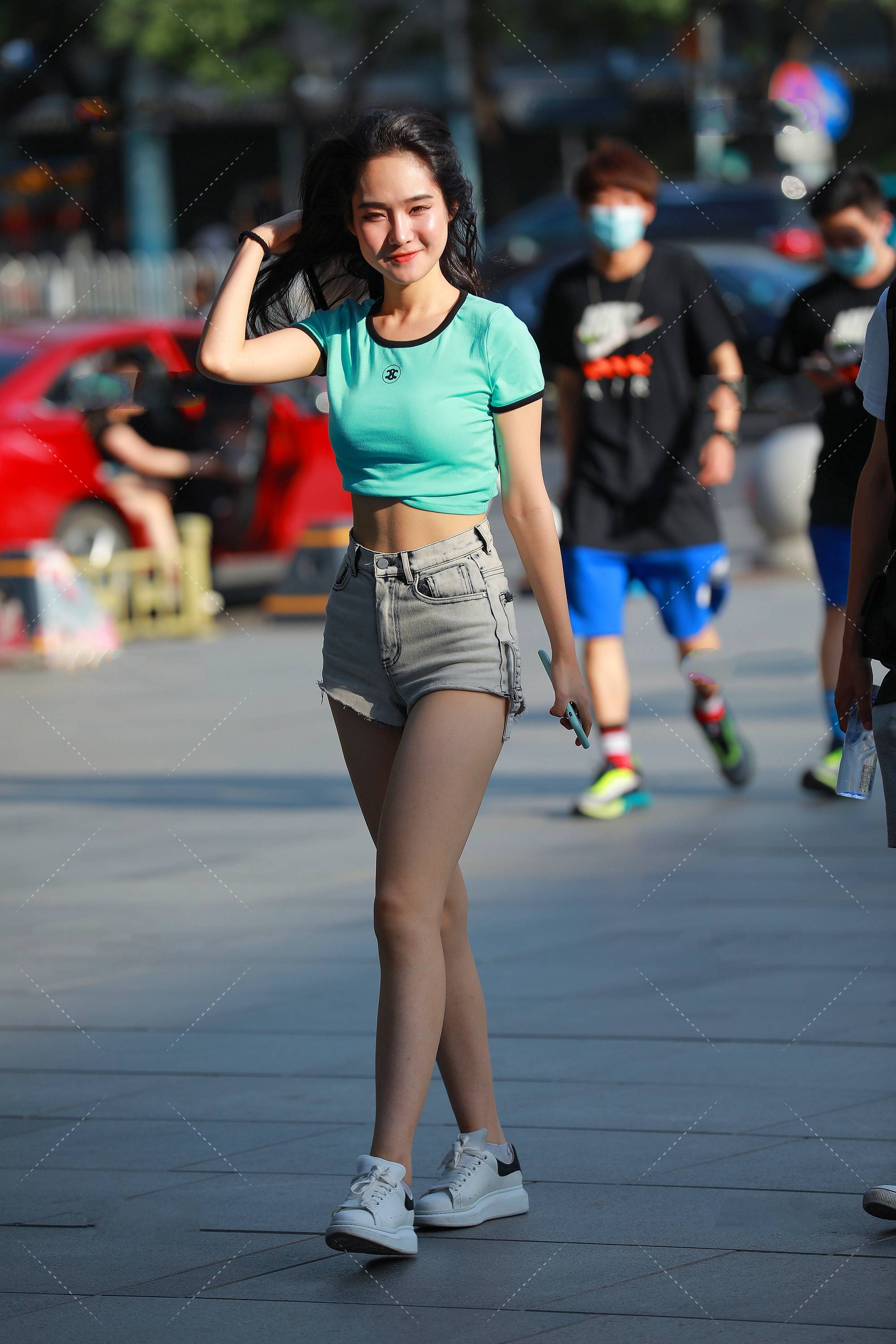 女生穿短裤配衣服 2451c82257994666b3c405214111e86a.jpeg
