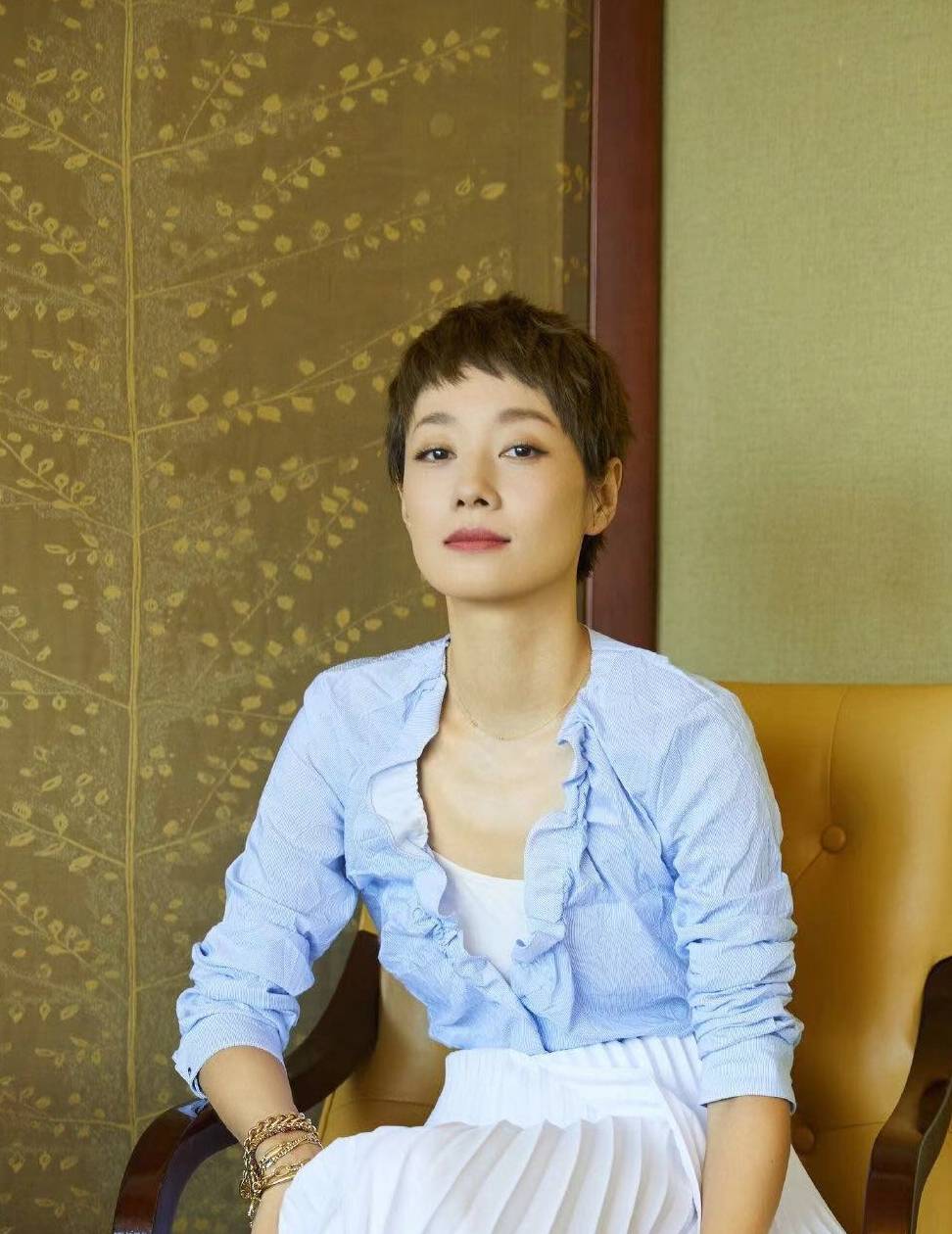 马伊琍换一次发型就"火"一次,剪超短发露眉毛,越发自信显气质