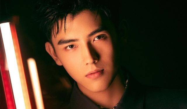 众明星评价杨洋 5eb0675413604f7faa5e3ade70c1dff8.jpeg