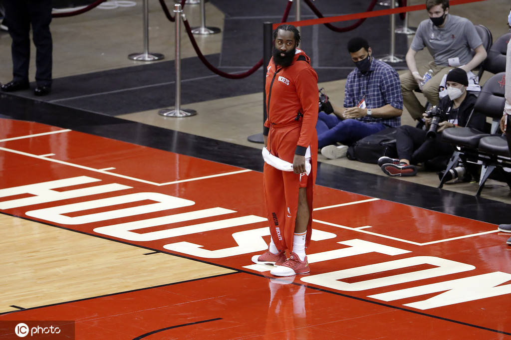 休斯顿火箭队当家球星詹姆斯-哈登因为违背NBA联盟健康和安全协议被罚款50000美元