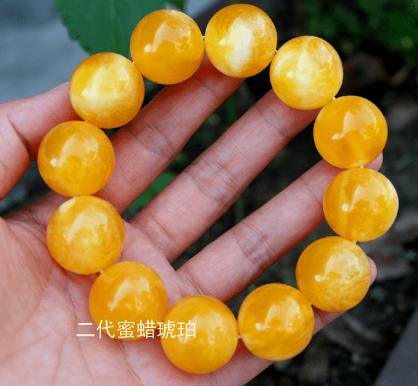 二代蜜蜡是什么材质二代蜜蜡价格多少钱一克
