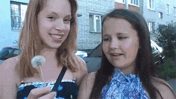 搞笑gif段子:我们只是想搞笑一下,你咋把门锁上了