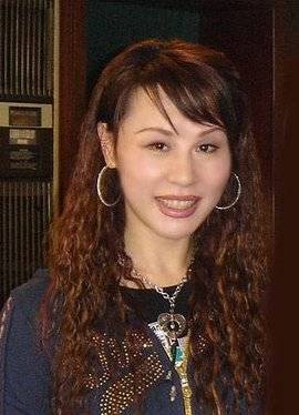 他的爱人刘婉玲是上戏表演系老师,更是厉害,李冰冰,胡歌,徐峥,廖凡