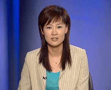 原创央视前主播李小萌,曾被男友骗钱骗感情,现在的她独立又美丽