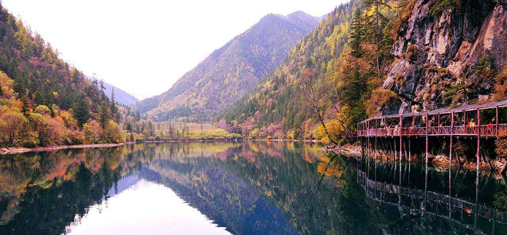 原创四川旅游景点:美丽的九寨沟风景区