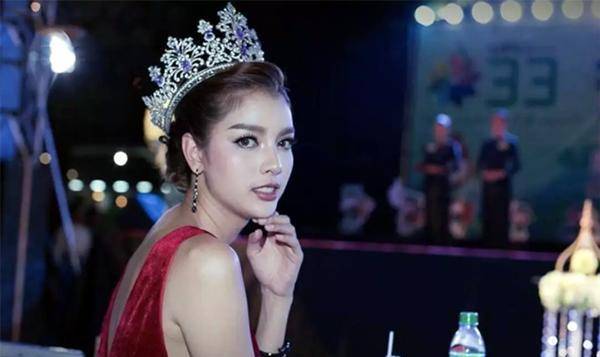 火遍泰国的变性男子,被我国富商苦追接回后,而今二人?