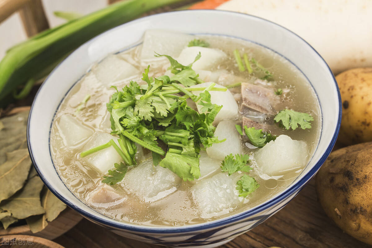 羊肉炖萝卜汤,冬天喝超暖身,营养丰富的驱寒神器,香甜的家常菜