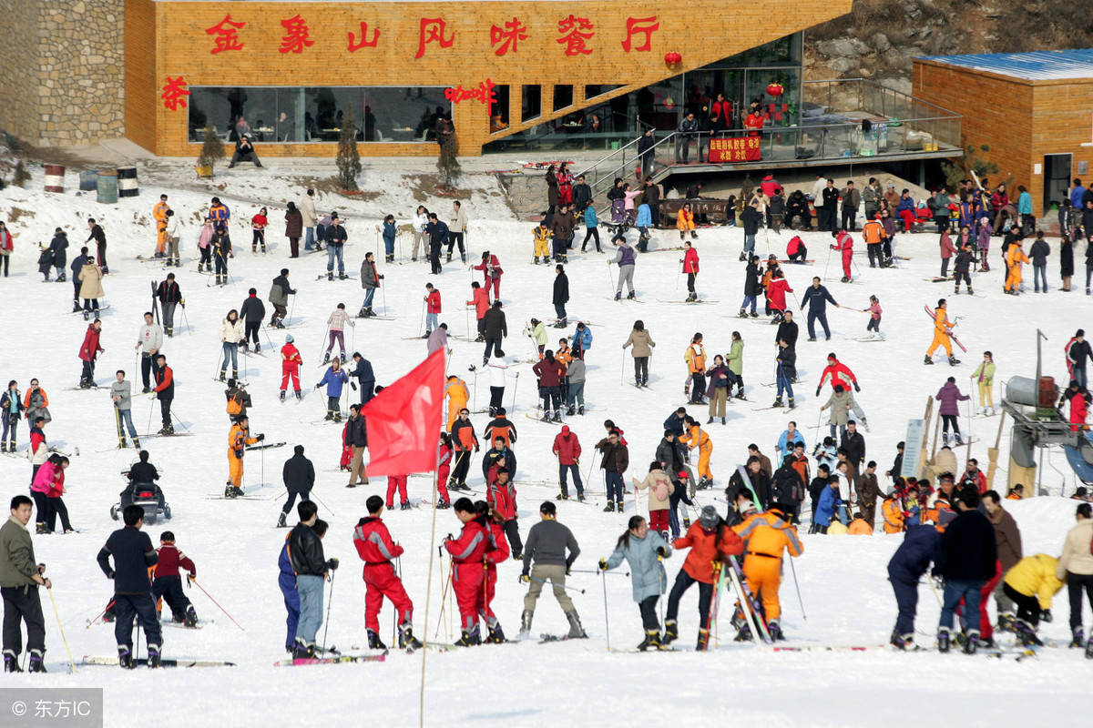 金象山滑雪场九顶塔滑雪场香草园滑雪场每年的12月中下旬,济南的滑雪
