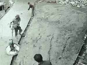 原创gif搞笑趣图:姑娘可要当心点,你会后悔一辈子!