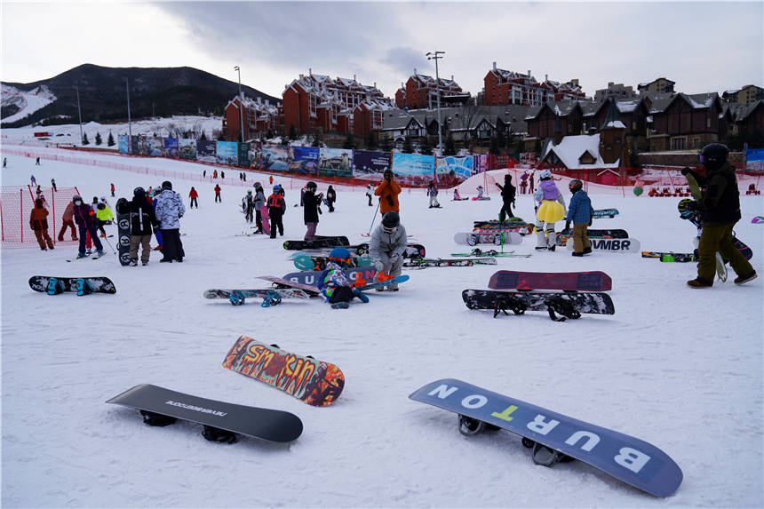 北京周边滑雪好去处,张家口崇礼这个滑雪场,3岁小朋友