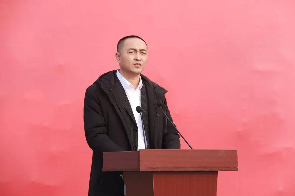 参建方中建四局副局长李毅作表态发言